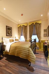Posteľ alebo postele v izbe v ubytovaní The Aston Tavern