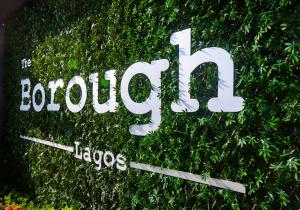 Sijil, anugerah, tanda atau dokumen lain yang dipamerkan di The Borough Lagos