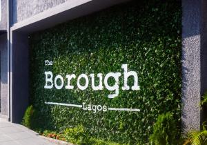 Sijil, anugerah, tanda atau dokumen lain yang dipamerkan di The Borough Lagos