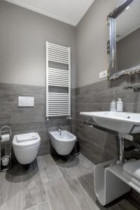 Ένα μπάνιο στο Bell Tower Apartments with View +11 φωτογραφίες