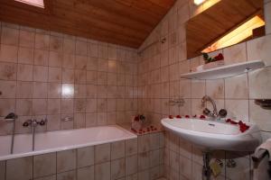 Łazienka w obiekcie Pension Holzmann