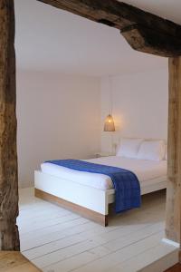 Säng eller sängar i ett rum på Mañarinegi Apartamentos Rurales