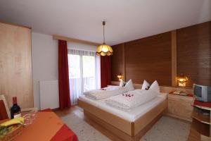 Łóżko lub łóżka w pokoju w obiekcie Pension Holzmann