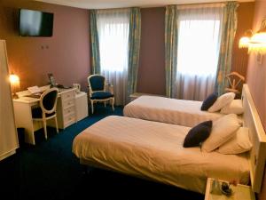Voodi või voodid majutusasutuse Hotel De Clisson Saint Brieuc toas