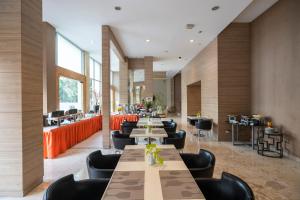 Restoran atau tempat lain untuk makan di The Gloria Suites Grogol