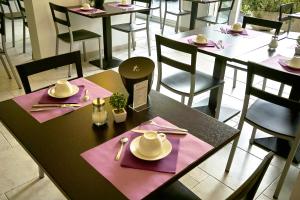 Restoran või mõni muu söögikoht majutusasutuses Hotel L'Approdo