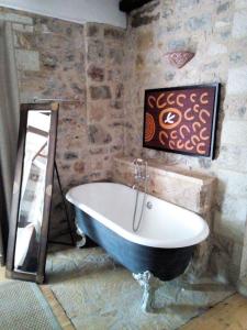 Koupelna v ubytování Old Olive house