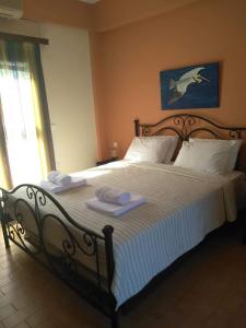 Кровать или кровати в номере Dionisis Apartments