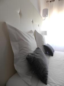 A bed or beds in a room at Hostal Carlos V