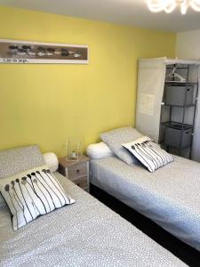 Katil atau katil-katil dalam bilik di Gîte Bambou