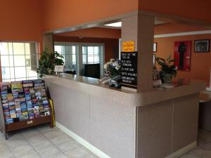 a store with a counter in a room at Americas Stay Inn-Leavenworth in Leavenworth