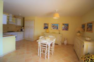 Køkken eller tekøkken på Residence U MELU GRAND T3 JAUNE à l'étage + 33 billeder