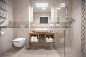 Kúpeľňa v ubytovaní Apartamenty Leśna 1