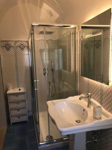a bathroom with a sink and a shower at Casa Cardi in Sperlonga