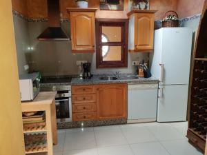 A kitchen or kitchenette at Almendro
