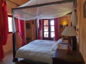 A bed or beds in a room at Almendro