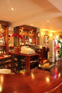 Salon ili bar u objektu The Newbury