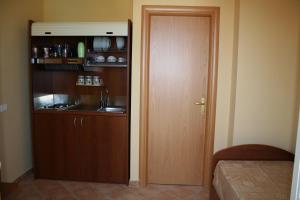 a room with a kitchen with a sink and a door at Case Vacanze Ancora in Porto Empedocle