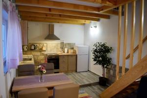 Kuchyňa alebo kuchynka v ubytovaní Veritas Apartments