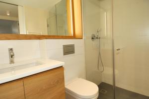 Et badeværelse på Luxury Central Apartments, Illa Blanca, Calella