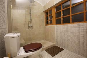 A bathroom at Mecavnik Resort