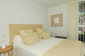 A bed or beds in a room at Luxury Central Apartments, Illa Blanca, Calella