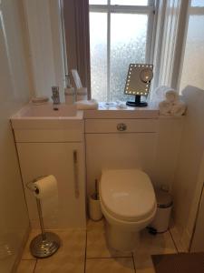A bathroom at Brae Cottage 