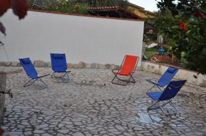 a group of chairs sitting on a stone patio at Corso's old nest a mille metri dalla spiaggia guida loca in Castellammare del Golfo