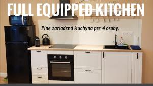Kuchyňa alebo kuchynka v ubytovaní Panorama Apartmens Trenčín