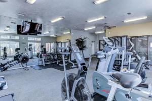 The fitness centre and/or fitness facilities at The Huntington