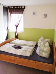 Tempat tidur dalam kamar di Ferienhaus Bielenski