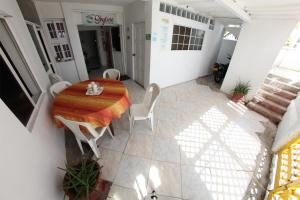 an overhead view of a table and chairs in a house at Inn Skyline Hostel in San Andrés