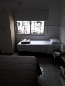 a small bedroom with a bed and a window at Apartamento Uriburu-Con Cochera in Formosa
