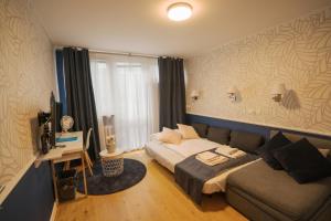 Posteľ alebo postele v izbe v ubytovaní Apartament Hotel Grzybowska 9