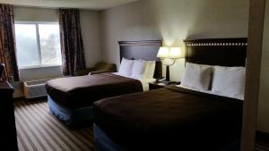 Postel nebo postele na pokoji v ubytování Days Inn & Suites by Wyndham Vancouver