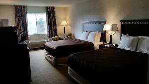 Postel nebo postele na pokoji v ubytování Days Inn & Suites by Wyndham Vancouver + 19 fotografií