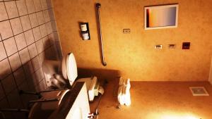TV a/nebo společenská místnost v ubytování Days Inn & Suites by Wyndham Vancouver