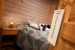 Postel nebo postele na pokoji v ubytování Luoman Hirvimökit