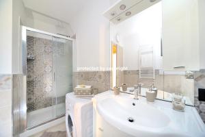 Ένα μπάνιο στο Luxury Penthouse Sea View