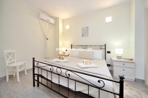 Llit o llits en una habitació de Luxury Penthouse Sea View