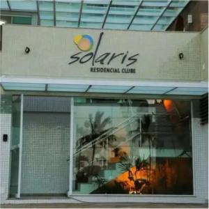 a store front with a sign that reads saks research clinic at Condomínio Solaris residencial Club in Ilhéus