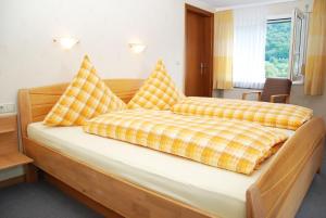 En eller flere senge i et værelse på Ferienweingut-Liebfried
