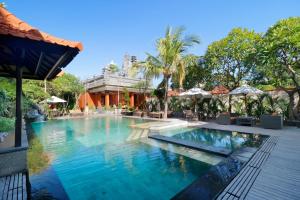 Bazén v ubytování Adi Dharma Hotel Legian nebo v jeho okolí