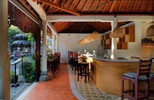 Kuchyň nebo kuchyňský kout v ubytování Adi Dharma Hotel Legian