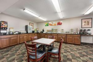 Restaurant o un lloc per menjar a Quality Inn & Suites Lebanon I-65