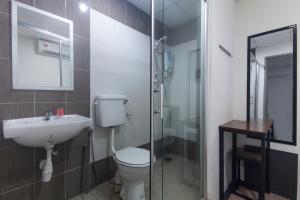 Koupelna v ubytování Lux Hotel + 18 fotografií