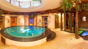 a hot tub in a room with a ceiling at Alpenhotel Tirolerhof in Neustift im Stubaital