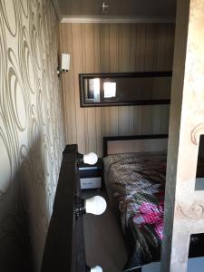 Кровать или кровати в номере Green-Apartament on Internationalistov
