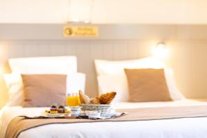 Katil atau katil-katil dalam bilik di Hôtel Bastide