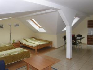 En eller flere senge i et værelse på Szaman Morski + 33 billeder